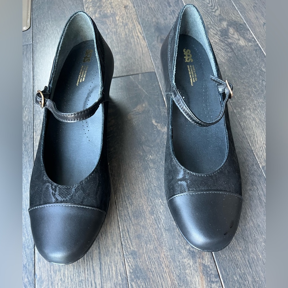 Women’s dress shoes- brand new, SAS Isabel black/snake, sz 9. Very comfortable.
